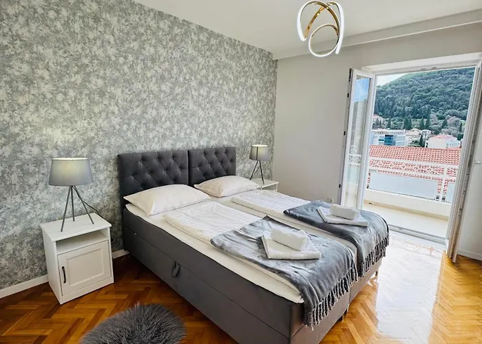 Kablar's Sunny Apartment *